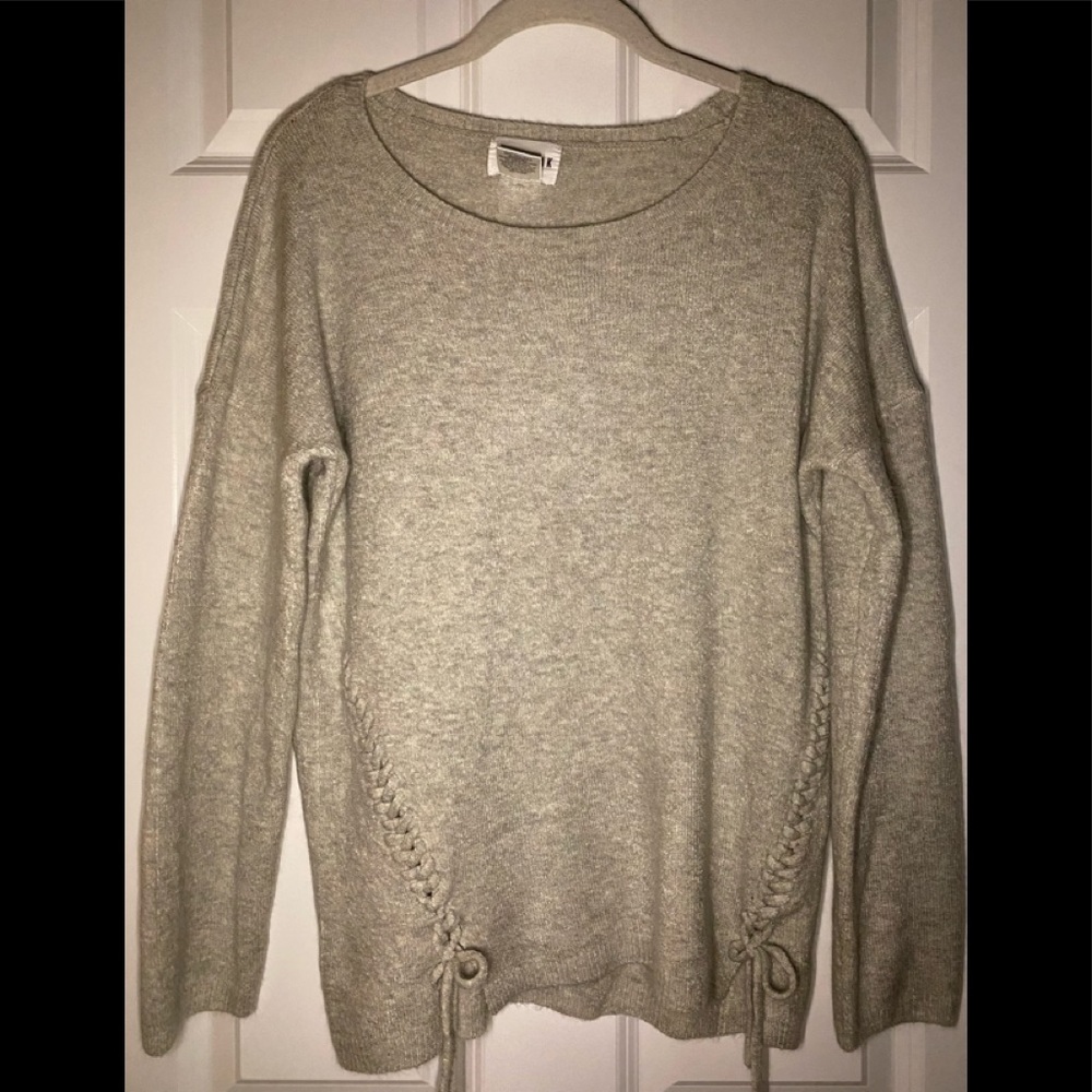 EUC Olive+Oak crew neck sweater with ties.